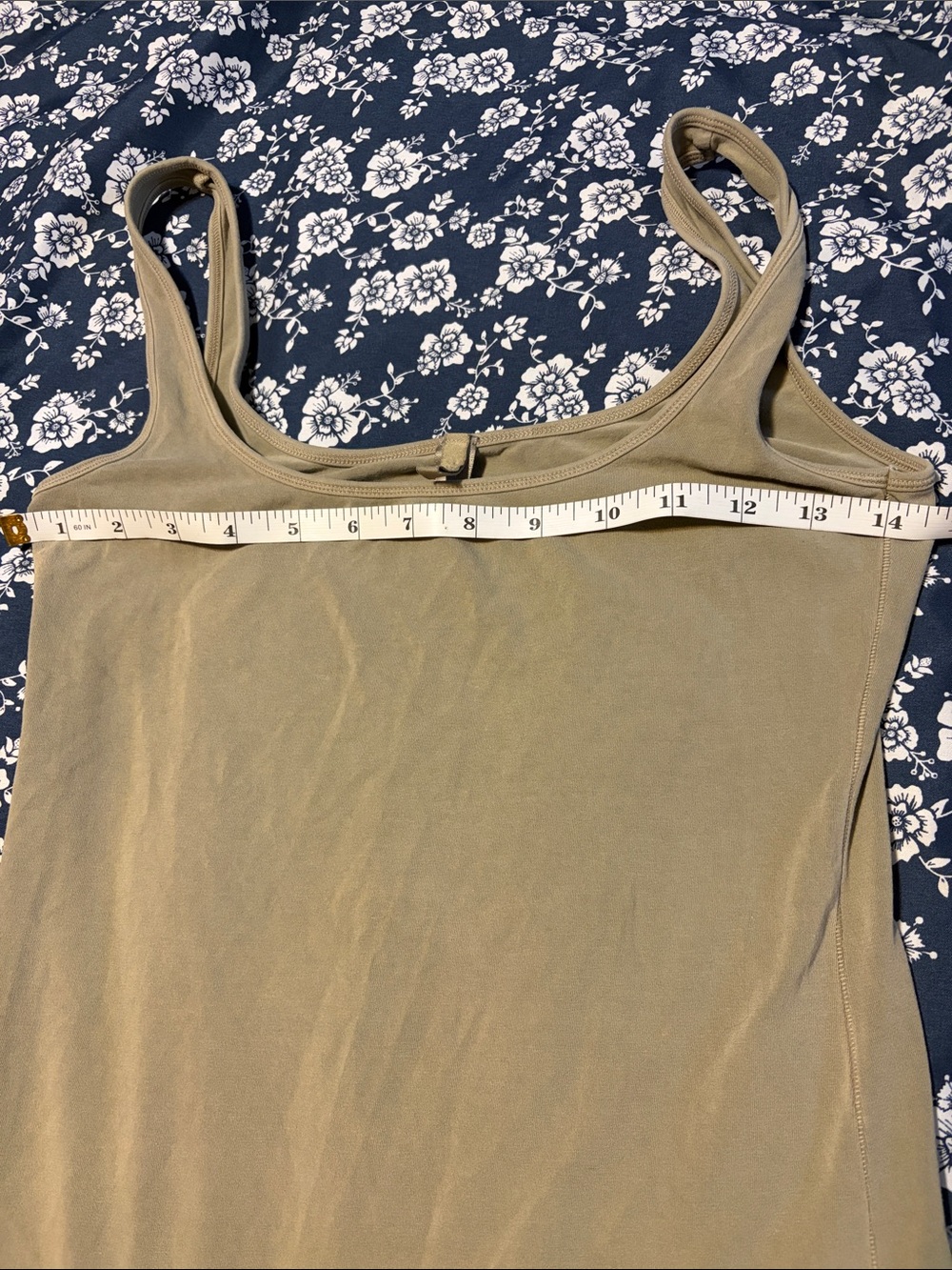SKIMS Square-Neck Tank with Wide Straps - Picture 3 of 4